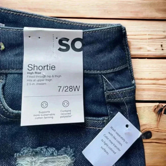 NWT SO Juniors Size 7 Blue Distressed Cutoff Denim Shortie Shorts 28” Waist - Picture 3 of 3